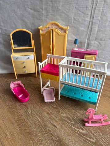 Barbie babykamer set – wieg, kast, commode beschikbaar voor biedingen