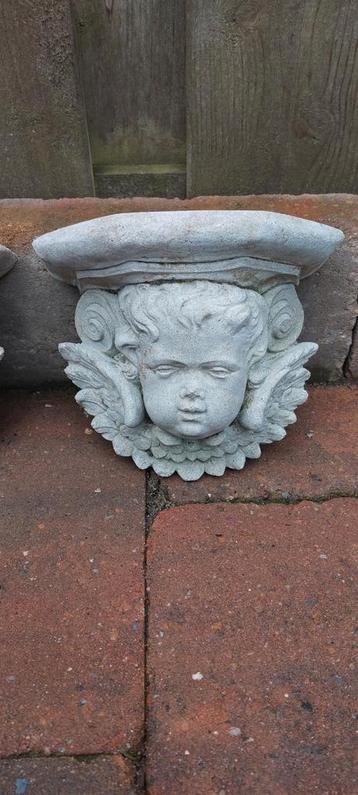 Stenen Engeltjes Consule beschikbaar voor biedingen