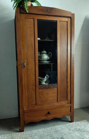 Art-deco eiken vitrinekast met facetgeslepen glas eendeurs beschikbaar voor biedingen