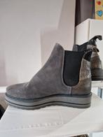 Grijze chelsea boots van Tango, mt 40, Tango, Lage of Enkellaarzen, Ophalen of Verzenden, Zo goed als nieuw