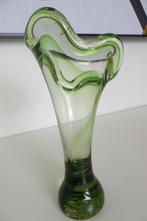 Vintage murano vaas in groene tinten. 24 Cm hoog. In zeer go, Antiek en Kunst, Antiek | Glas en Kristal, Ophalen of Verzenden