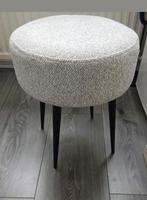 Stijlvolle ronde kruk met stoffen bekleding, Huis en Inrichting, Krukjes, Ophalen, Zo goed als nieuw, Overige materialen