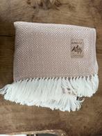 Alpaca plaid 170x135, Huis en Inrichting, Woonaccessoires | Plaids en Woondekens, Ophalen of Verzenden, Almere, From Abroad, Info.fromabroad@gmail.com