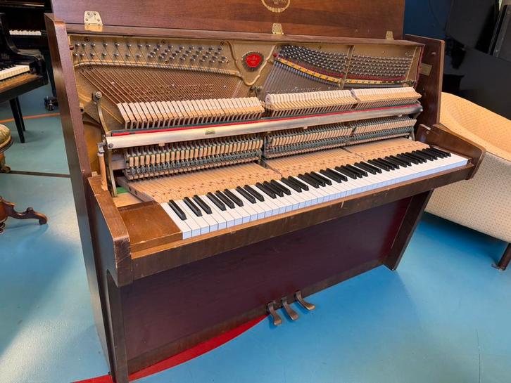 Leegverkoop! Schimmel 112 piano gratis gebracht NL, Muziek en Instrumenten, Piano's, Zo goed als nieuw, Piano, Bruin, Ophalen of Verzenden