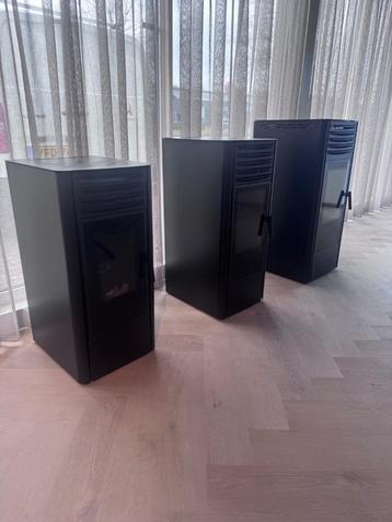 Klover pellet kachel 6,8,12 KW  beschikbaar voor biedingen