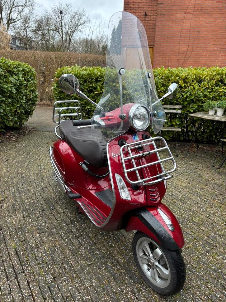 Vespa 4t 2v primavera touring 2017 met schade, Fietsen en Brommers, Scooters | Vespa, Gebruikt, Overige modellen, Maximaal 25 km/u