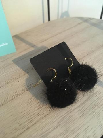 Pom poms beschikbaar voor biedingen