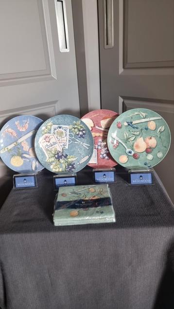 Wedgwood Queensware borden fruit wine cheese en seafood beschikbaar voor biedingen