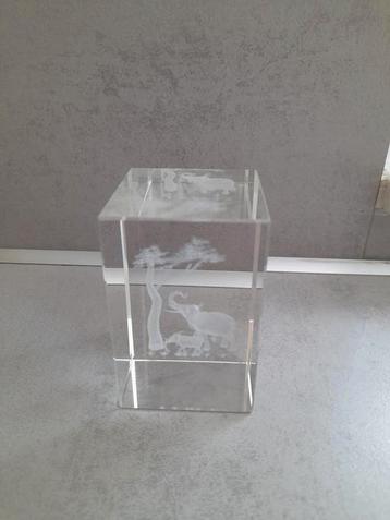 Gelaserd glas olifanten NIEUW beschikbaar voor biedingen