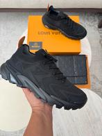 LV RUNNER ZWART, Zwart, Nieuw, Ophalen of Verzenden, Sneakers of Gympen