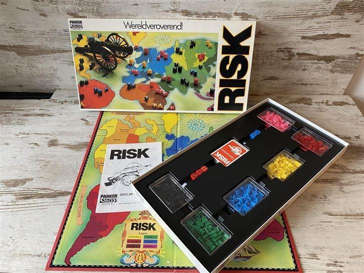 Risk wereldveroverend in witte doos [s87], Hobby en Vrije tijd, Gezelschapsspellen | Bordspellen, Zo goed als nieuw, Ophalen of Verzenden