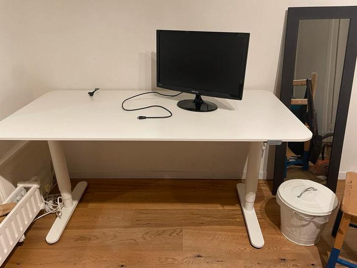 Standing desk electrtic BEKANT IKEA, Huis en Inrichting, Bureaus, Zo goed als nieuw, Ophalen