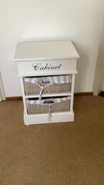 Landelijk nachtkastje cabinet wit met mandjes, Ophalen, Gebruikt, Hout, Minder dan 45 cm