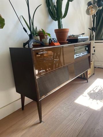 vintage radiomeubel beschikbaar voor biedingen