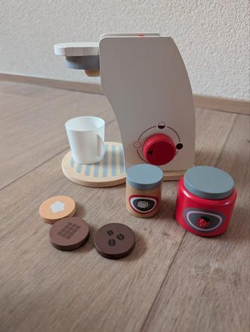 Koffie apparaat houten speelgoed beschikbaar voor biedingen