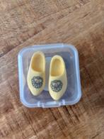 Blythe klompen geel met zwarte print., Verzamelen, Poppen, Ophalen of Verzenden, Nieuw, Kleertjes