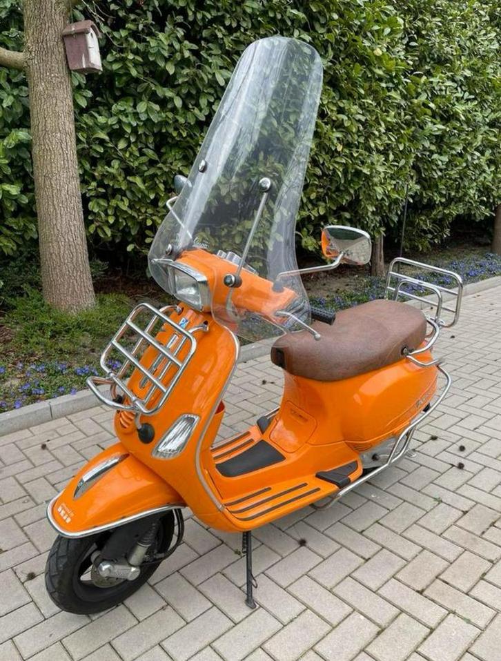 Vespa S50 2 takt orogineel, Fietsen en Brommers, Scooters | Vespa, Zo goed als nieuw, Vespa S, Maximaal 25 km/u, Benzine, Ophalen