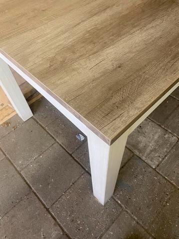 Salontafel/ bijzettafeltje beschikbaar voor biedingen