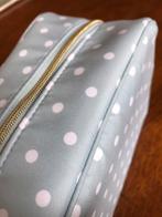 Toilettas lichtblauw met witte noppen van Estee Lauder, Sieraden, Tassen en Uiterlijk, Toilettassen, Ophalen of Verzenden, Nieuw