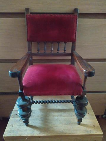 Leuk antiek poppen stoeltje.  beschikbaar voor biedingen