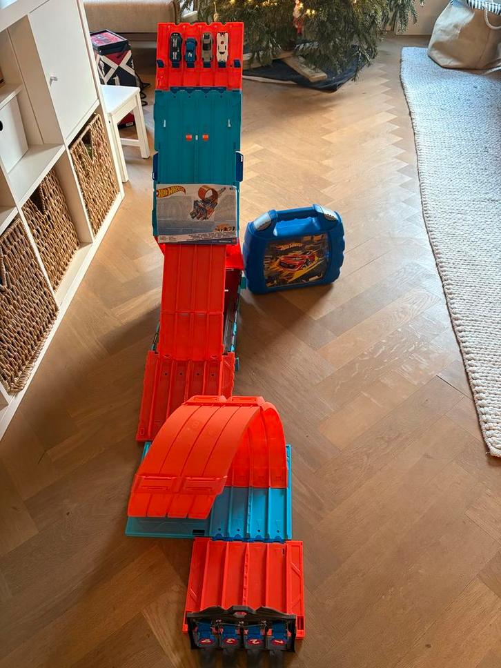 Hot Wheels Racebaan + 27 Auto's, Kinderen en Baby's, Speelgoed | Racebanen, Gebruikt, Racebaan, Handmatig, Hot Wheels, Met looping