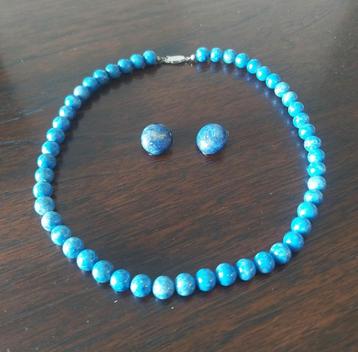 Collier, ketting met twee bijbehorende oorclips beschikbaar voor biedingen