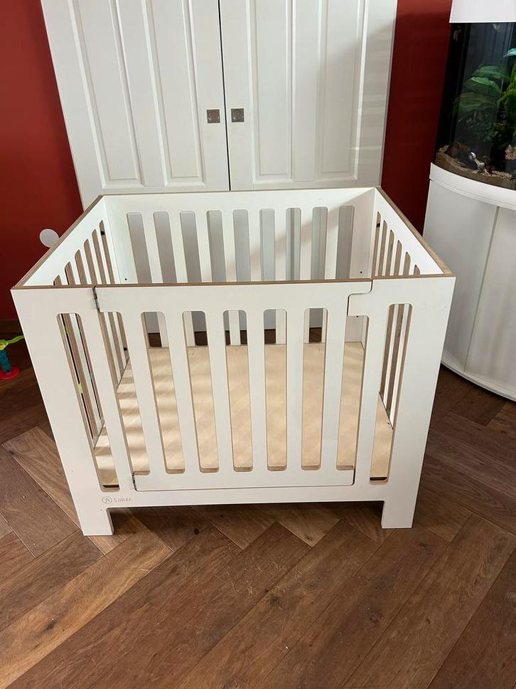 Sjiraf Verstelbare Box met Deur - Rugvriendelijk!, Kinderen en Baby's, Babywiegjes en Ledikanten, Zo goed als nieuw, Overige typen
