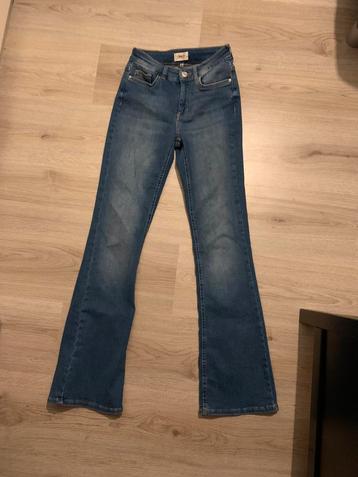 Only jeans beschikbaar voor biedingen