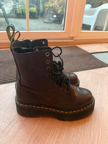 Dr Martens beschikbaar voor biedingen