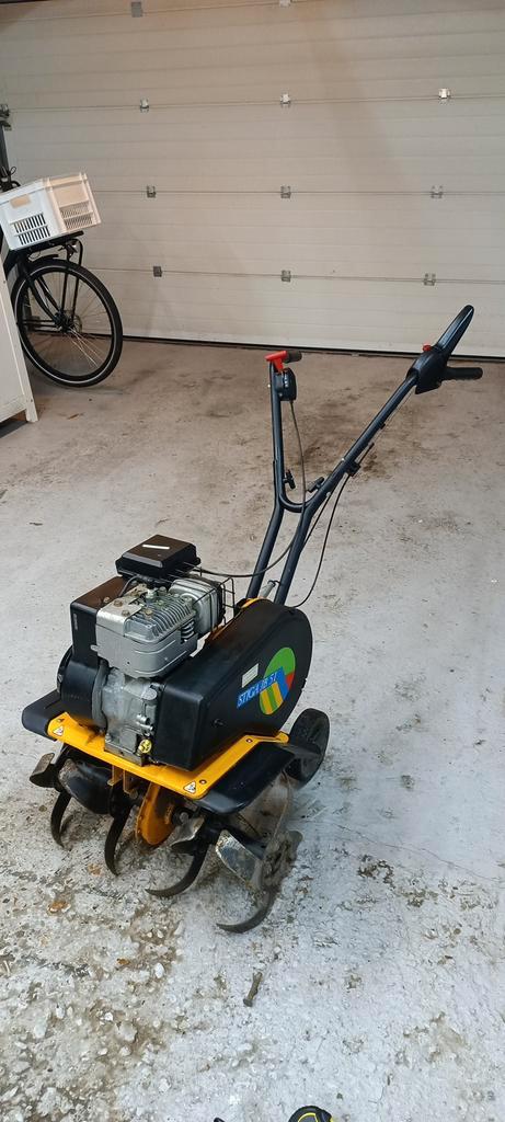 Stiga grondfrees, 5PK benzine, Doe-het-zelf en Verbouw, Gereedschap | Freesmachines, Zo goed als nieuw, Benzine, Tuinfrees, Ophalen