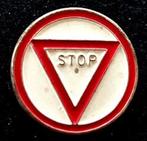Verkeersbord speld- Stop voorrang, Verzamelen, Verzenden, Zo goed als nieuw, Transport, Speldje of Pin