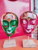 Indonesische houten maskers op standaard met parelmoer inleg, Ophalen of Verzenden