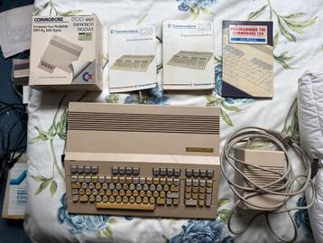 Commodore 128 incl 1700 Ram Expansion Module beschikbaar voor biedingen
