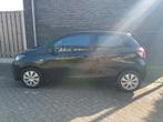 Peugeot 108 1.0 12V E-vti 51KW 5DR 2015 Zwart, Auto's, Voorwielaandrijving, Stof, 4 stoelen, Zwart