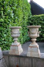 twee orginele franse tuinvazen op voet, Tuin en Terras, Tuinvazen, Ophalen, Zo goed als nieuw