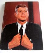 Boek over President Kennedy met in Memoriam foto, Ophalen of Verzenden, Zo goed als nieuw, Noord-Amerika