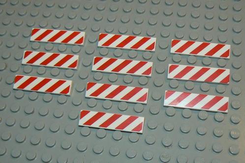 L885 Tegels 1x4 wit met opdruk rood en witte gevaren strepen, Kinderen en Baby's, Speelgoed | Duplo en Lego, Nieuw, Lego, Losse stenen