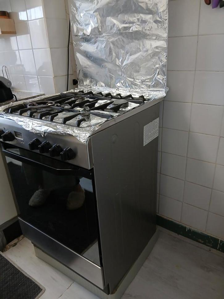 Indesit Gasfornuis met Gasoven - RVS - 50cm, Witgoed en Apparatuur, Fornuizen, Gebruikt, Vrijstaand, Gas, 4 kookzones, 85 tot 90 cm