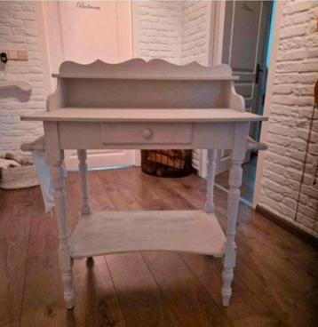 Vintage Bureau met Lade beschikbaar voor biedingen