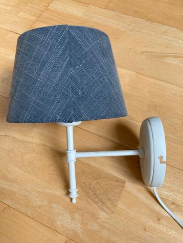 Blauw/grijs wandlampje goede staat beschikbaar voor biedingen