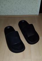Zwarte
nieuwe
lichtgewicht
badslippers
42/43, Slippers, Zwart, Nieuw, Ophalen of Verzenden