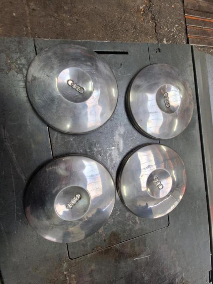 Oldtimer Audi 60 80 100 Wieldoppen 4 stuks, Auto diversen, Wieldoppen, Gebruikt, Ophalen of Verzenden
