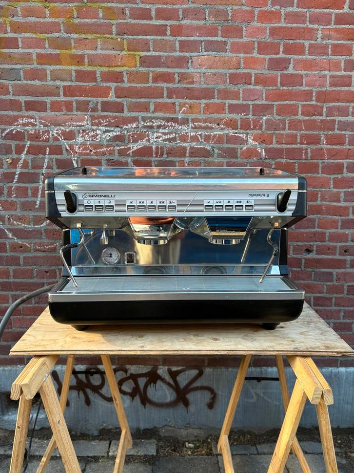 Nuova Simonelli Appia 2 - 2 Groeps Espresso Machine, Witgoed en Apparatuur, Koffiezetapparaten, Gebruikt, Espresso apparaat, Ophalen