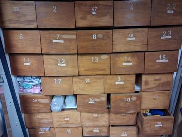 Oude Schoolkast Laden (35-40 stuks) beschikbaar voor biedingen