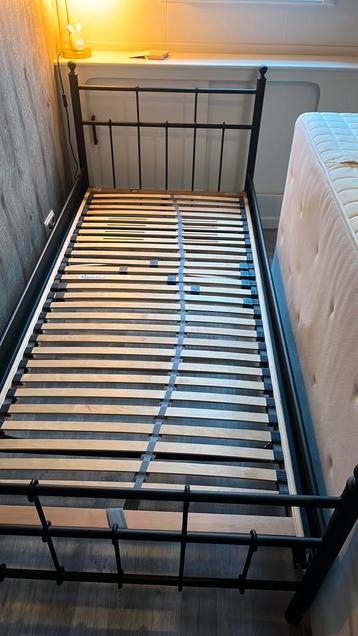 Een persoons bed 90x200 matras IKEA Hyllestad - afbeelding 5