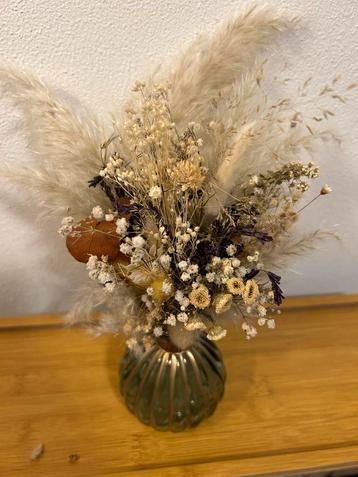 Droogbloemen in vaas beschikbaar voor biedingen