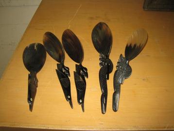 5 rijstlepels van Buffelhoorn, 2x een draak, 3x een vogel beschikbaar voor biedingen