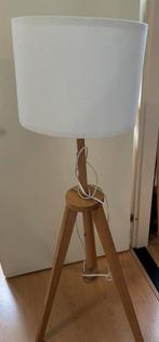 LAUTERS Staande lamp, essen/wit, Huis en Inrichting, Lampen | Vloerlampen, Ophalen, Zo goed als nieuw, 150 tot 200 cm