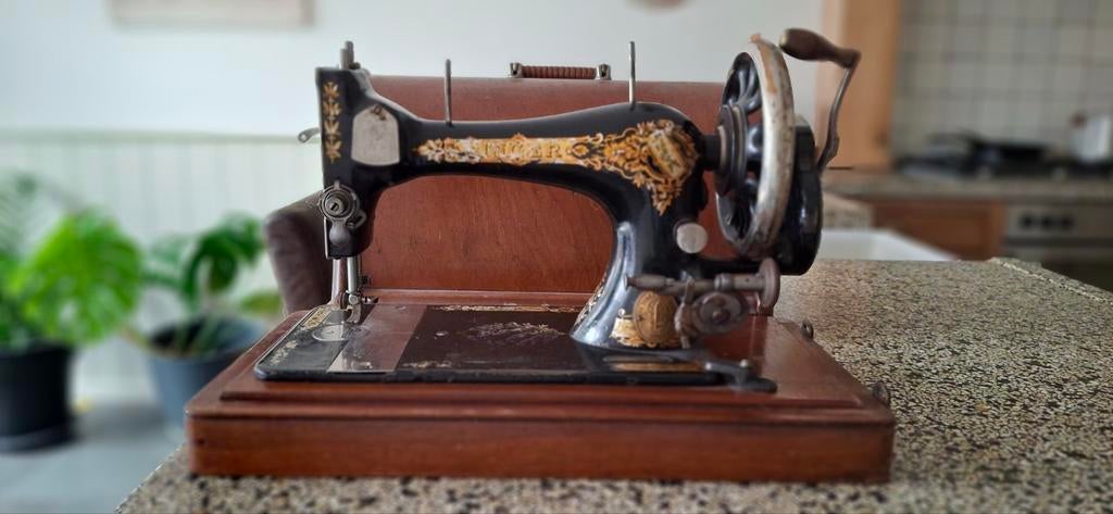 Antieke Singer Naaimachine met Houten Koffer, Ophalen