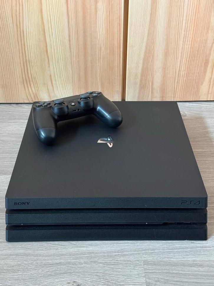 PlayStation 4 Pro + Controller & bijbehorende kabels!, Spelcomputers en Games, Spelcomputers | Sony PlayStation 4, Zo goed als nieuw